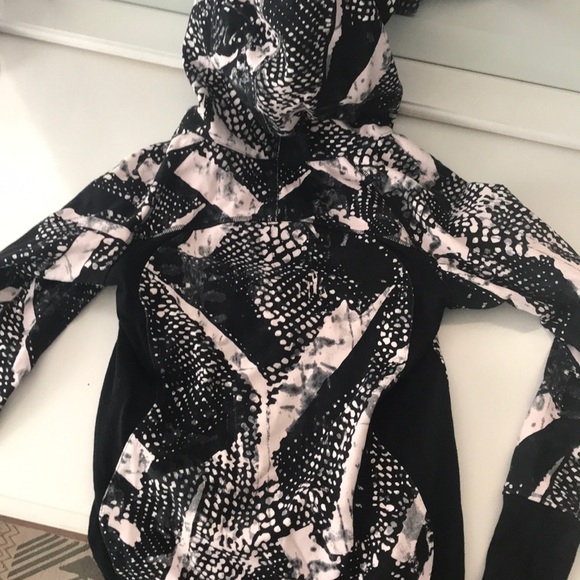 Lululemon Sweater - Picture 6 of 8